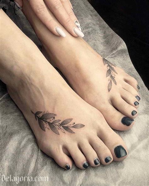 tatuajes en pies de mujer|60 Tatuajes en los pies para mujeres y consejos para。